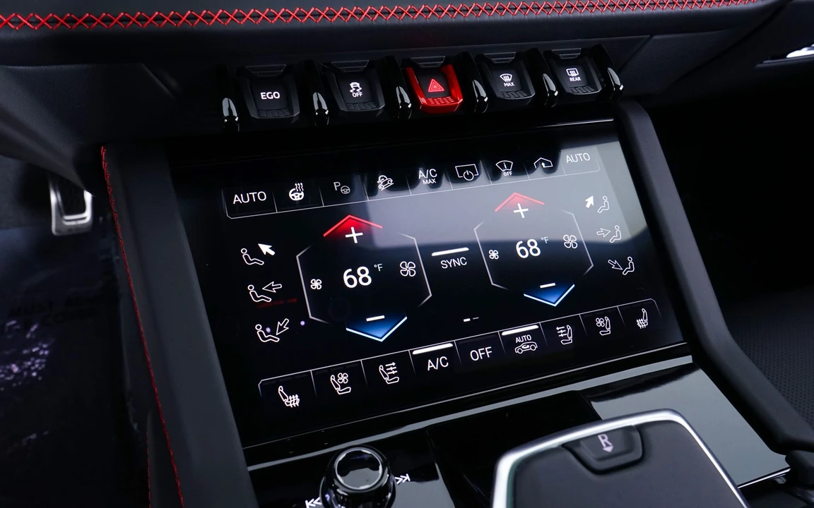 2026 Lamborghini Urus - Image 27 of 31