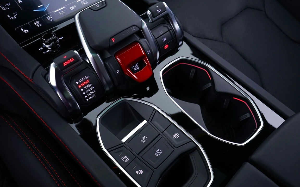 2026 Lamborghini Urus - Image 28 of 31