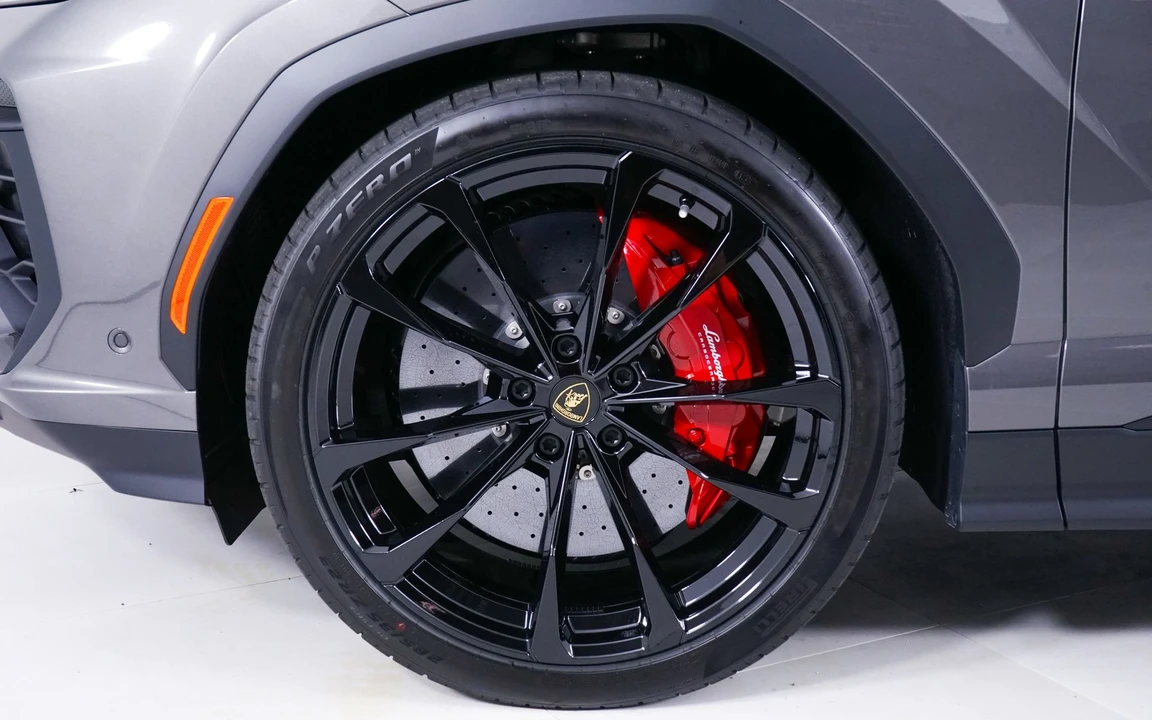 2026 Lamborghini Urus - Image 11 of 31