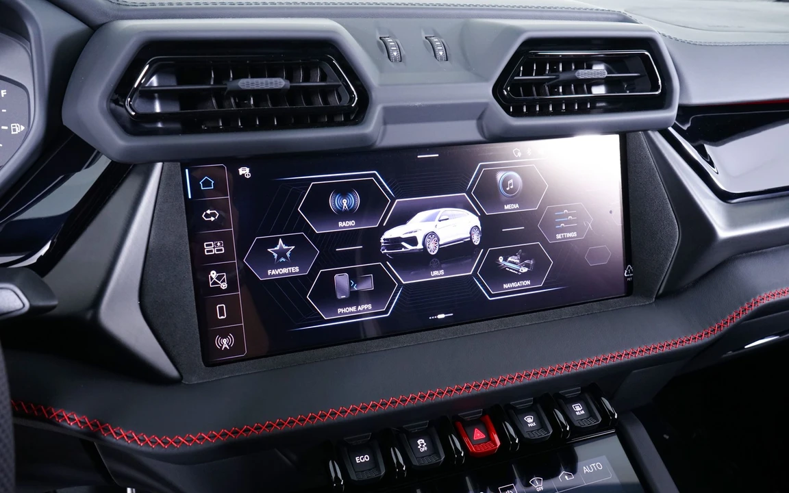 2026 Lamborghini Urus - Image 26 of 31