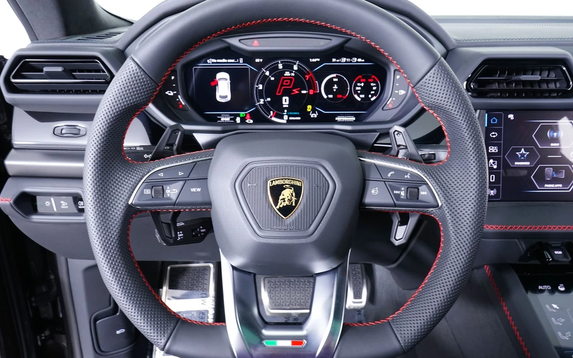 2026 Lamborghini Urus - Image 19 of 31