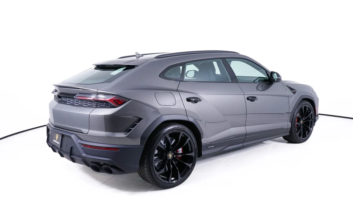 2026 Lamborghini Urus - Image 7 of 31