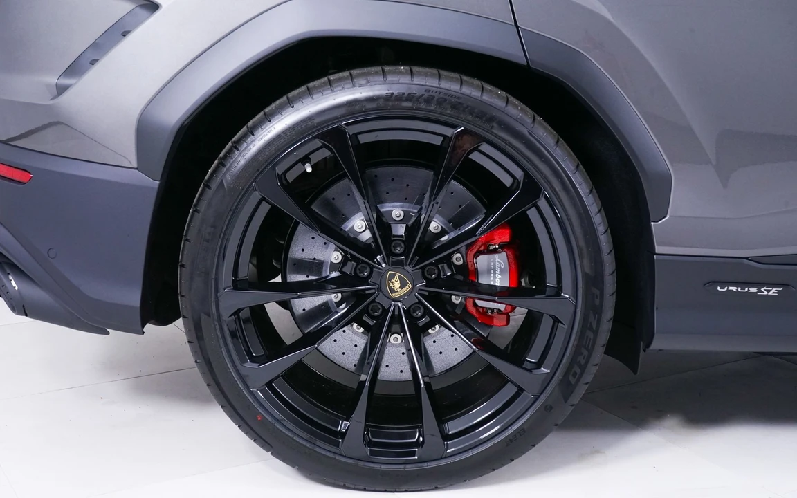2026 Lamborghini Urus - Image 13 of 31