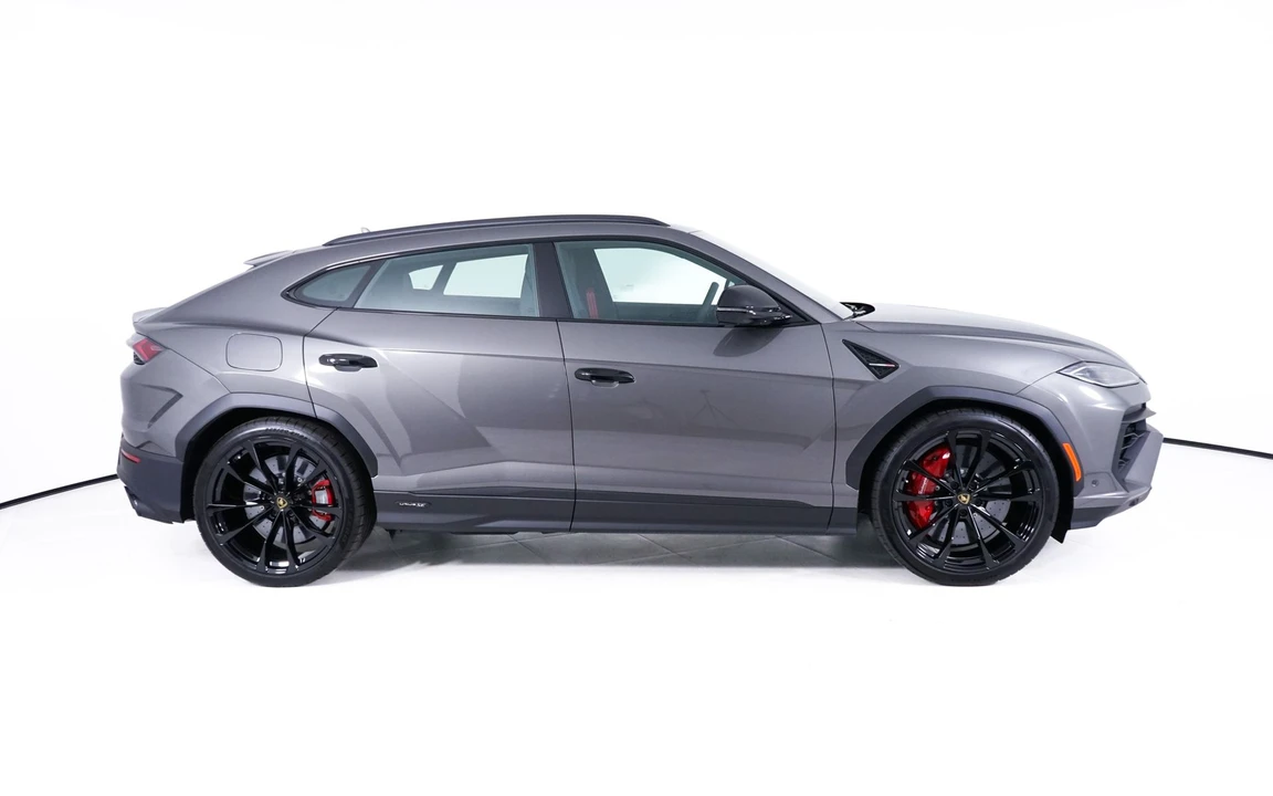 2026 Lamborghini Urus - Image 8 of 31