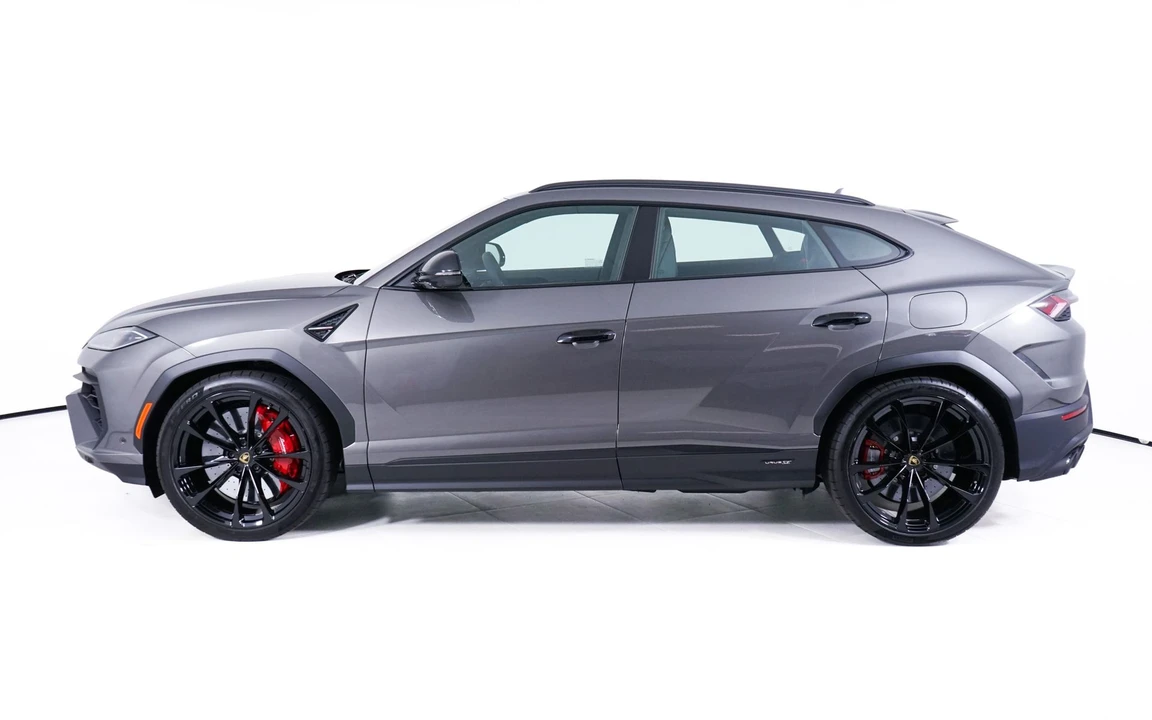 2026 Lamborghini Urus - Image 2 of 31
