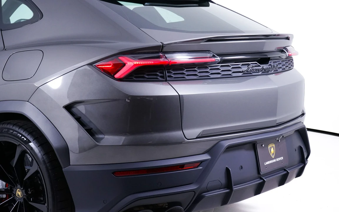 2026 Lamborghini Urus - Image 15 of 31