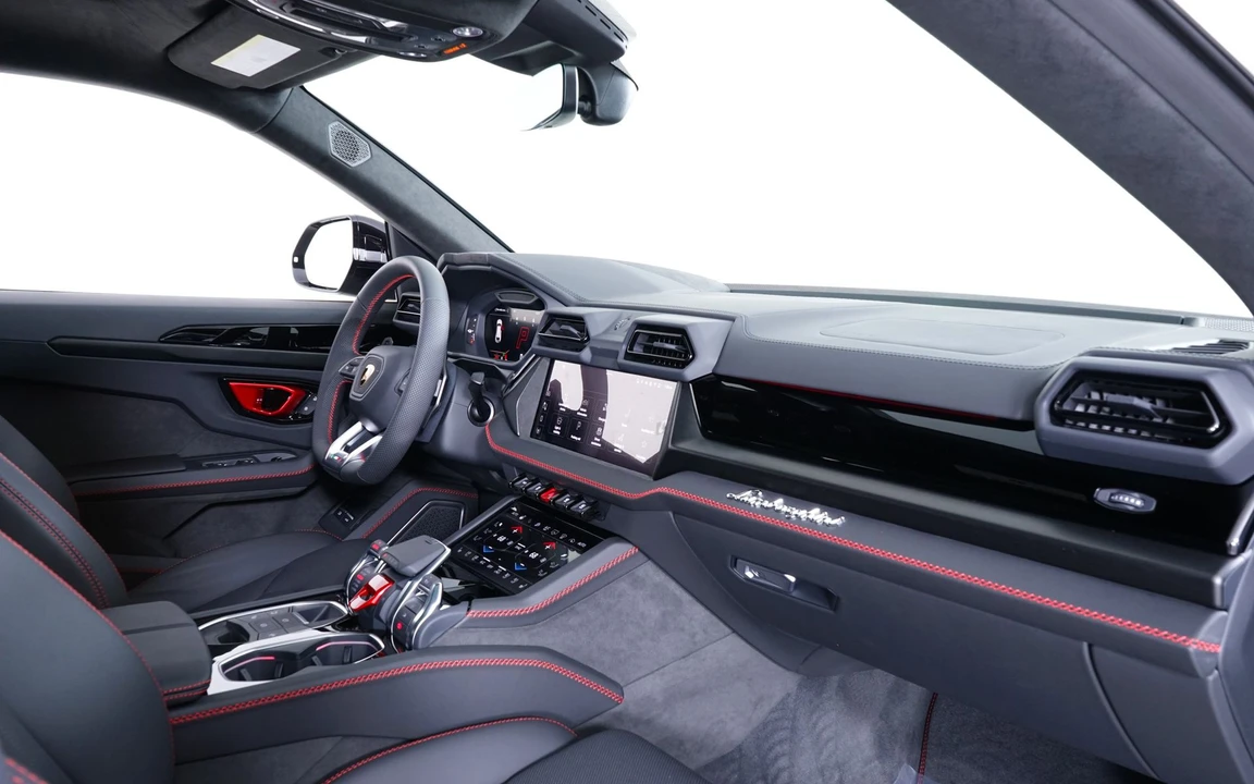 2026 Lamborghini Urus - Image 30 of 31