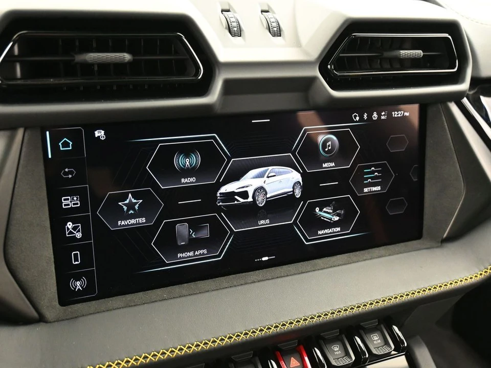 2026 Lamborghini Urus - Image 21 of 31