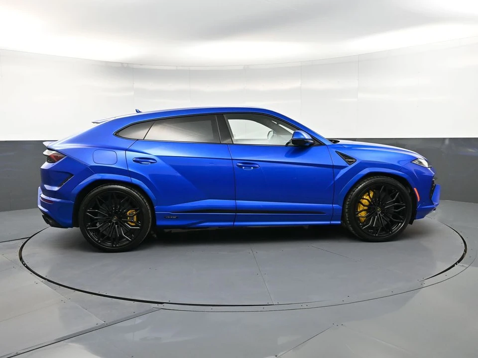 2026 Lamborghini Urus - Image 11 of 31
