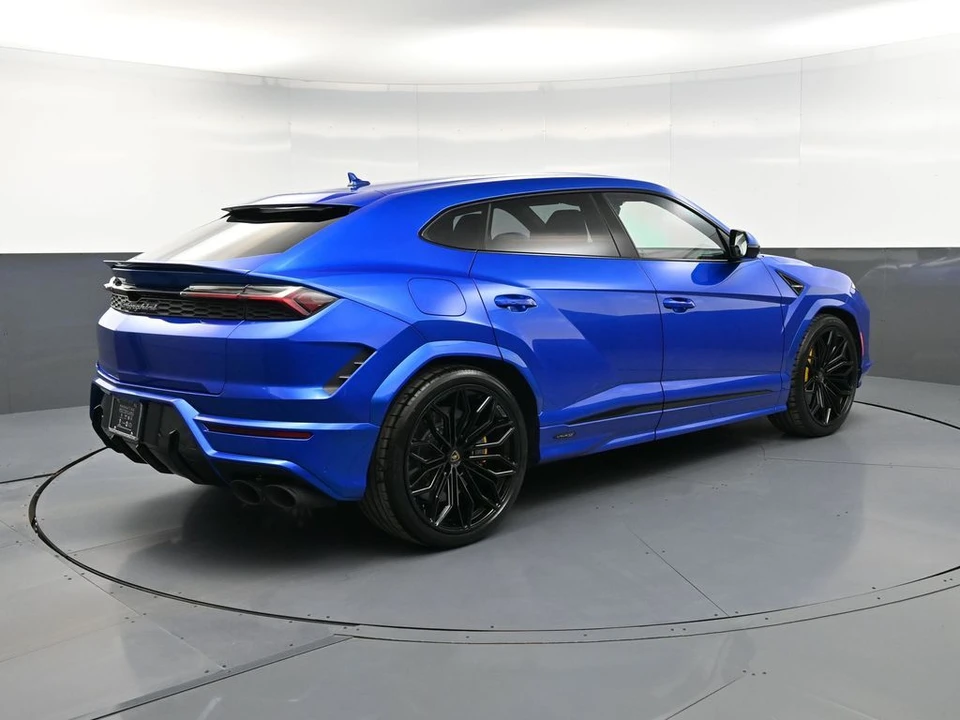 2026 Lamborghini Urus - Image 10 of 31