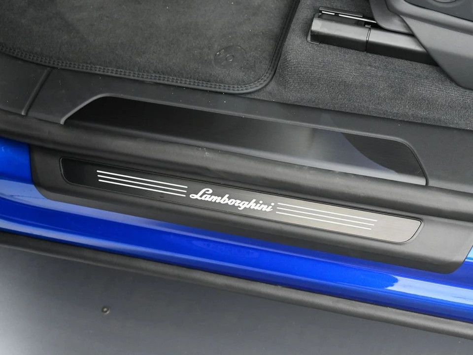 2026 Lamborghini Urus - Image 16 of 31