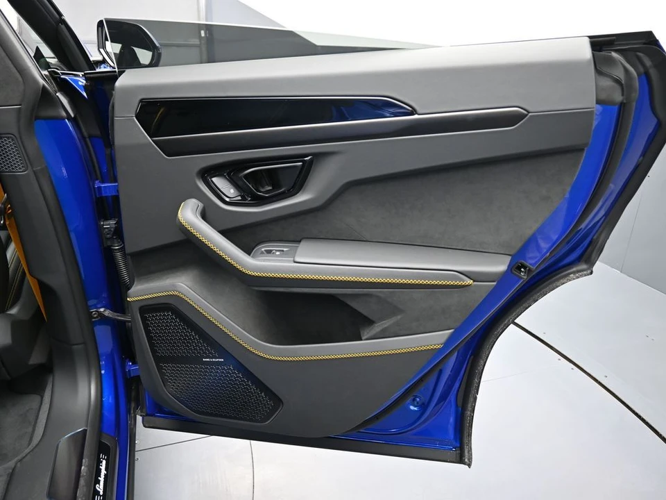 2026 Lamborghini Urus - Image 27 of 31