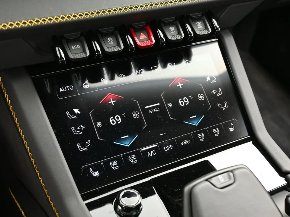 2026 Lamborghini Urus - Image 22 of 31