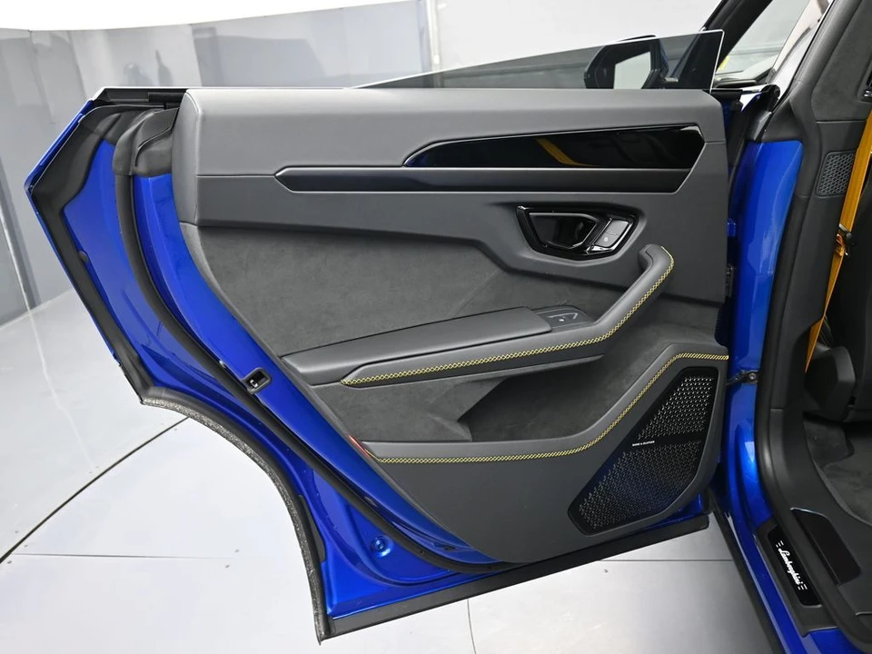 2026 Lamborghini Urus - Image 24 of 31