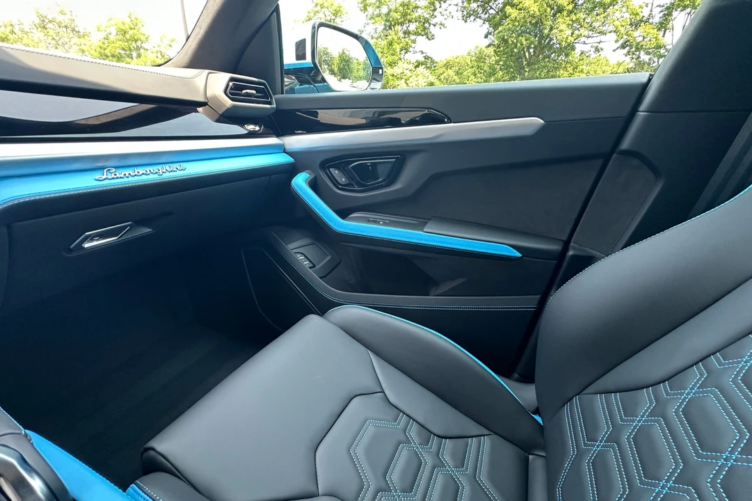 2026 Lamborghini Urus - Image 13 of 25