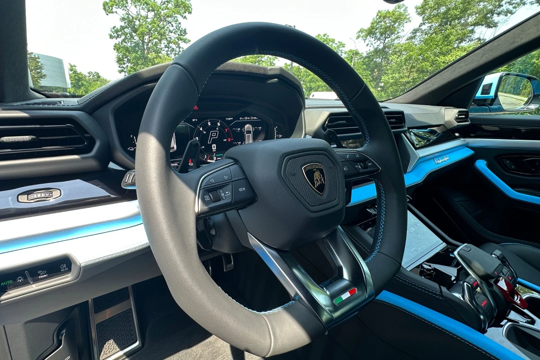 2026 Lamborghini Urus - Image 8 of 25