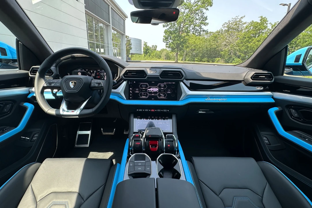 2026 Lamborghini Urus - Image 5 of 25
