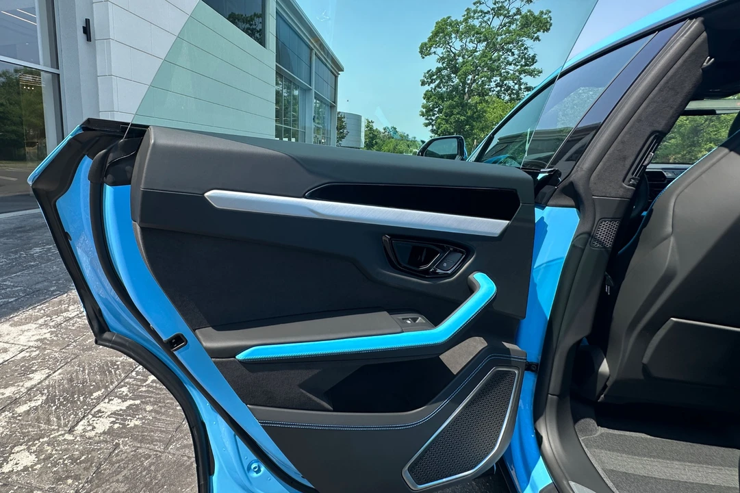 2026 Lamborghini Urus - Image 14 of 25