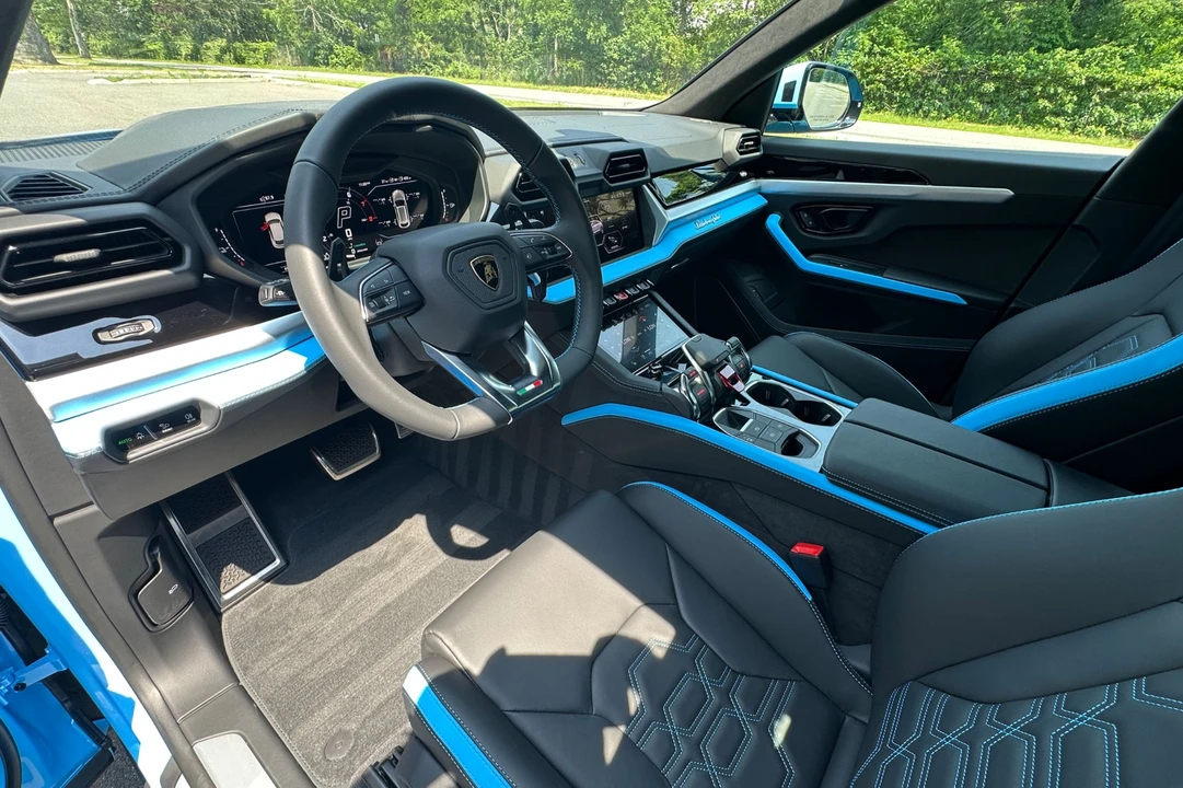 2026 Lamborghini Urus - Image 7 of 25