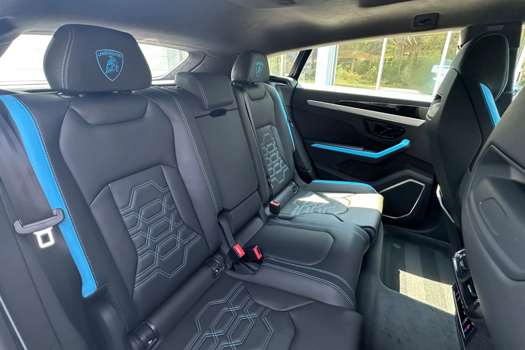 2026 Lamborghini Urus - Image 15 of 25