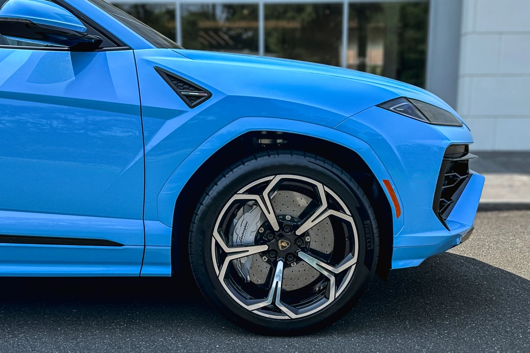 2026 Lamborghini Urus - Image 24 of 25