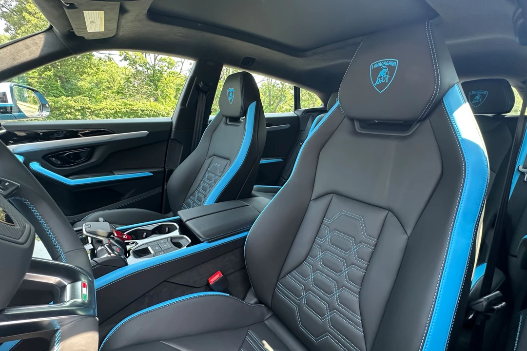 2026 Lamborghini Urus - Image 9 of 25