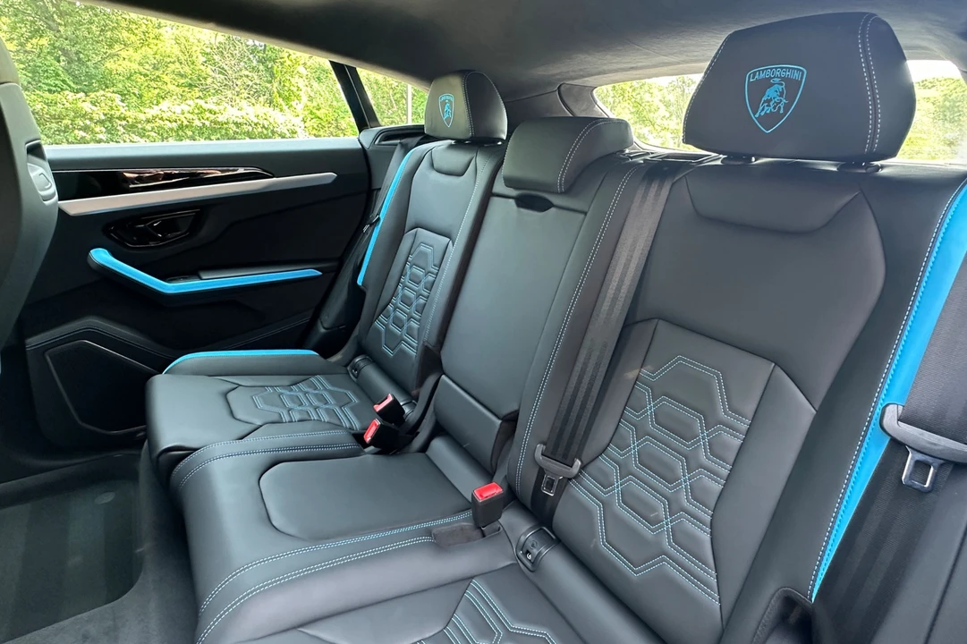 2026 Lamborghini Urus - Image 17 of 25