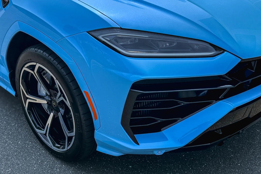 2026 Lamborghini Urus - Image 25 of 25