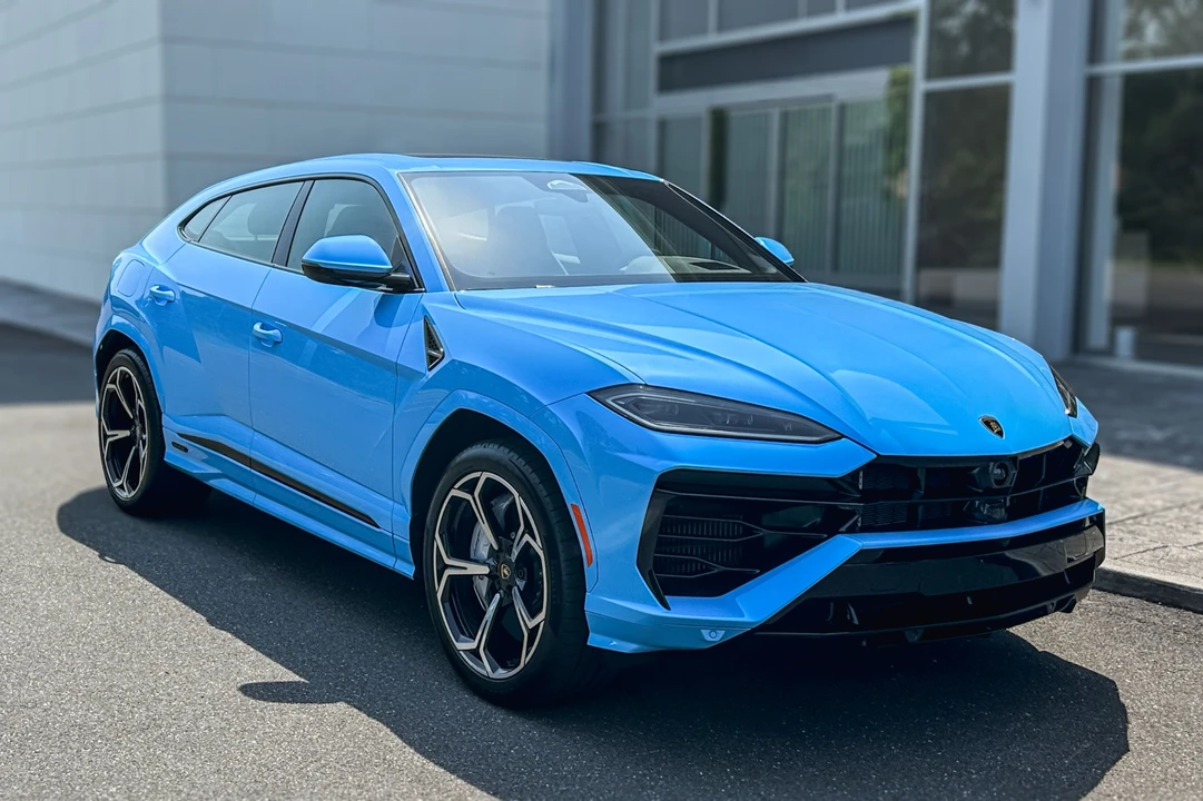 2026 Lamborghini Urus - Image 19 of 25
