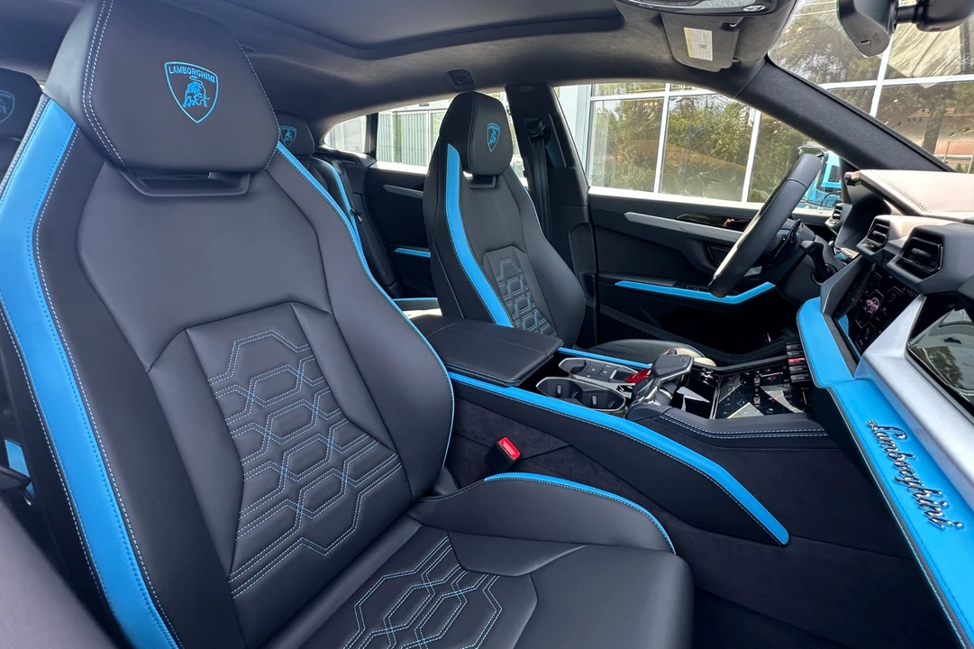 2026 Lamborghini Urus - Image 11 of 25