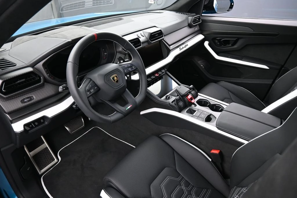 2026 Lamborghini Urus - Image 4 of 31
