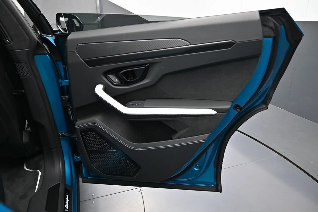 2026 Lamborghini Urus - Image 27 of 31