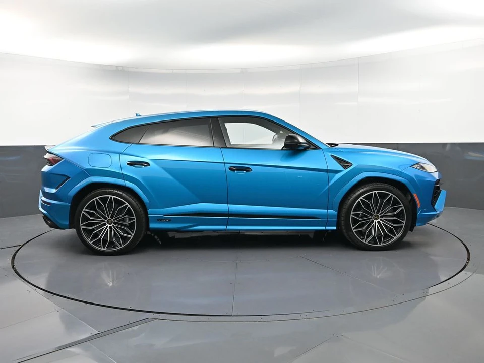 2026 Lamborghini Urus - Image 9 of 31