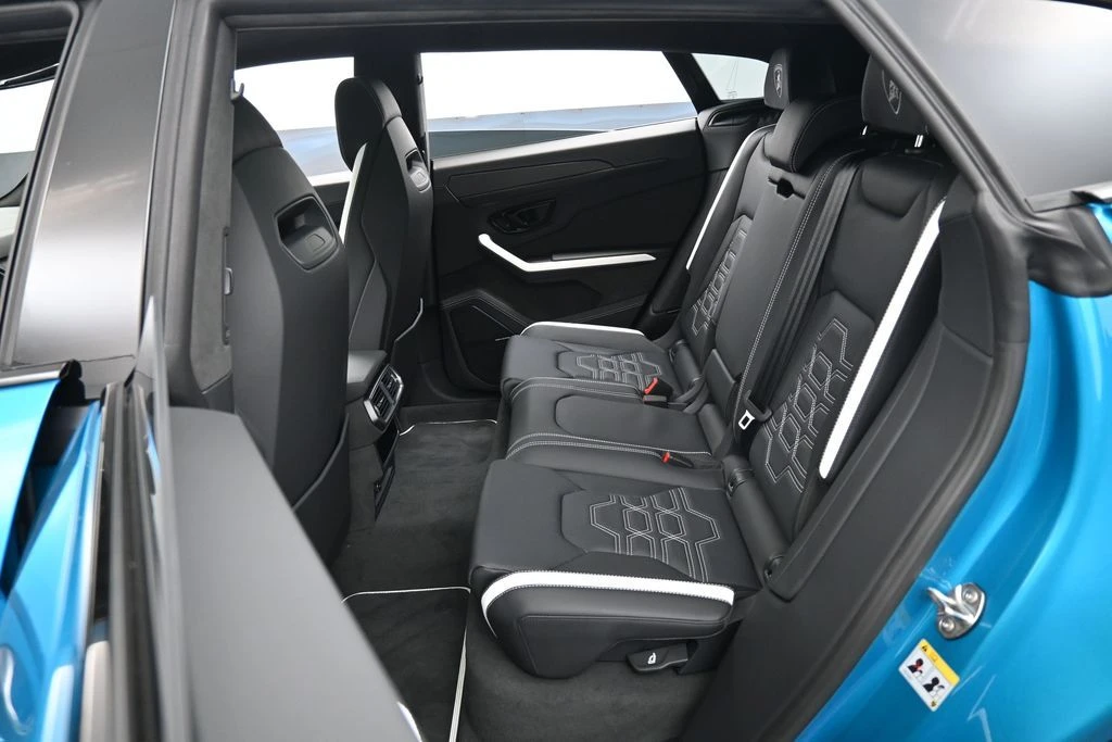 2026 Lamborghini Urus - Image 26 of 31