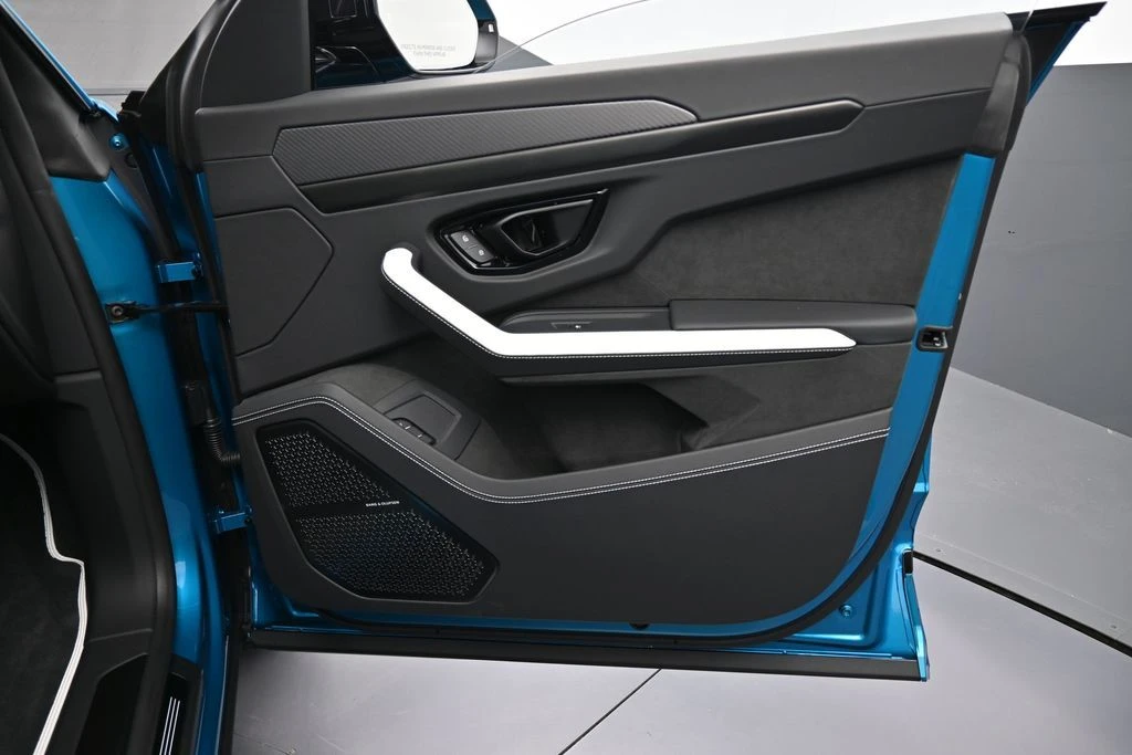 2026 Lamborghini Urus - Image 30 of 31