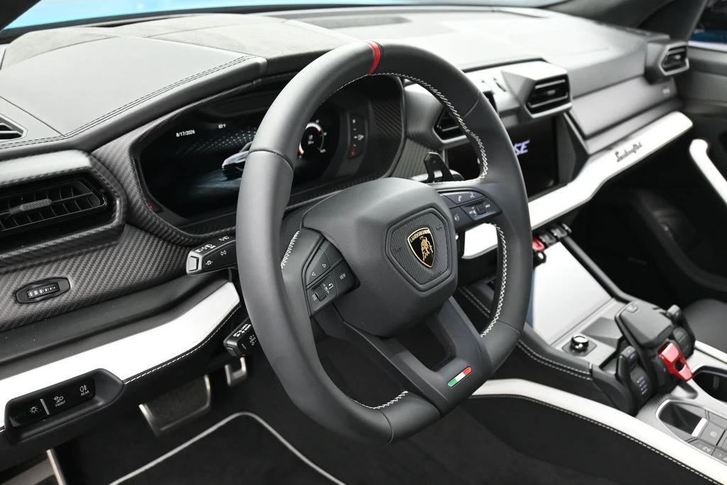 2026 Lamborghini Urus - Image 17 of 31