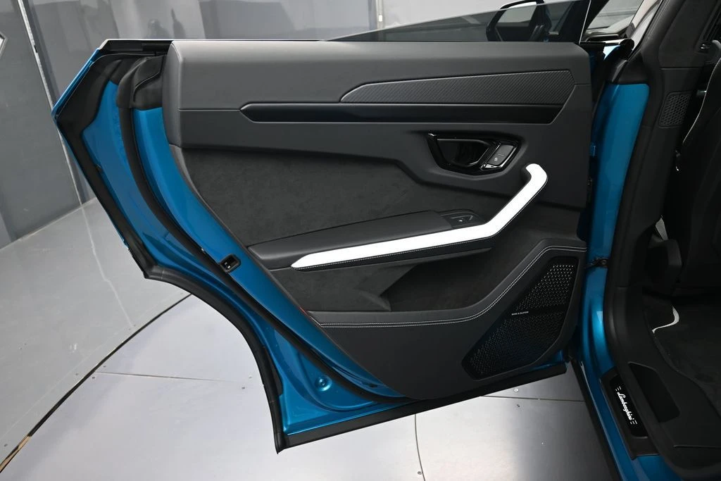 2026 Lamborghini Urus - Image 24 of 31