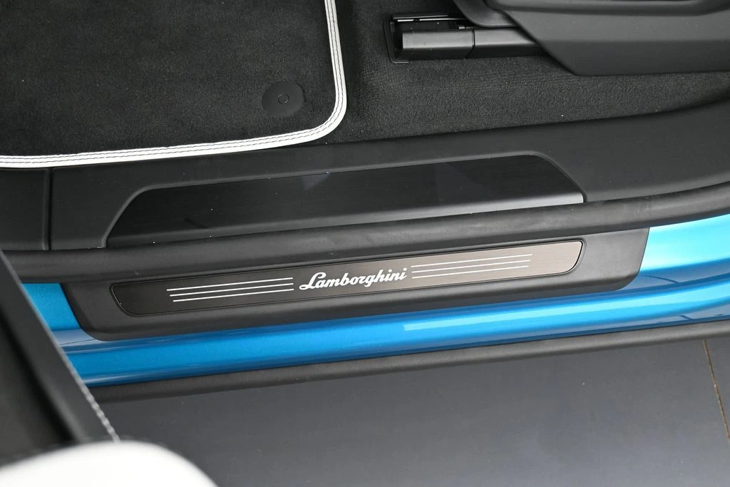 2026 Lamborghini Urus - Image 16 of 31