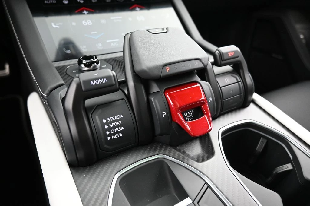 2026 Lamborghini Urus - Image 23 of 31