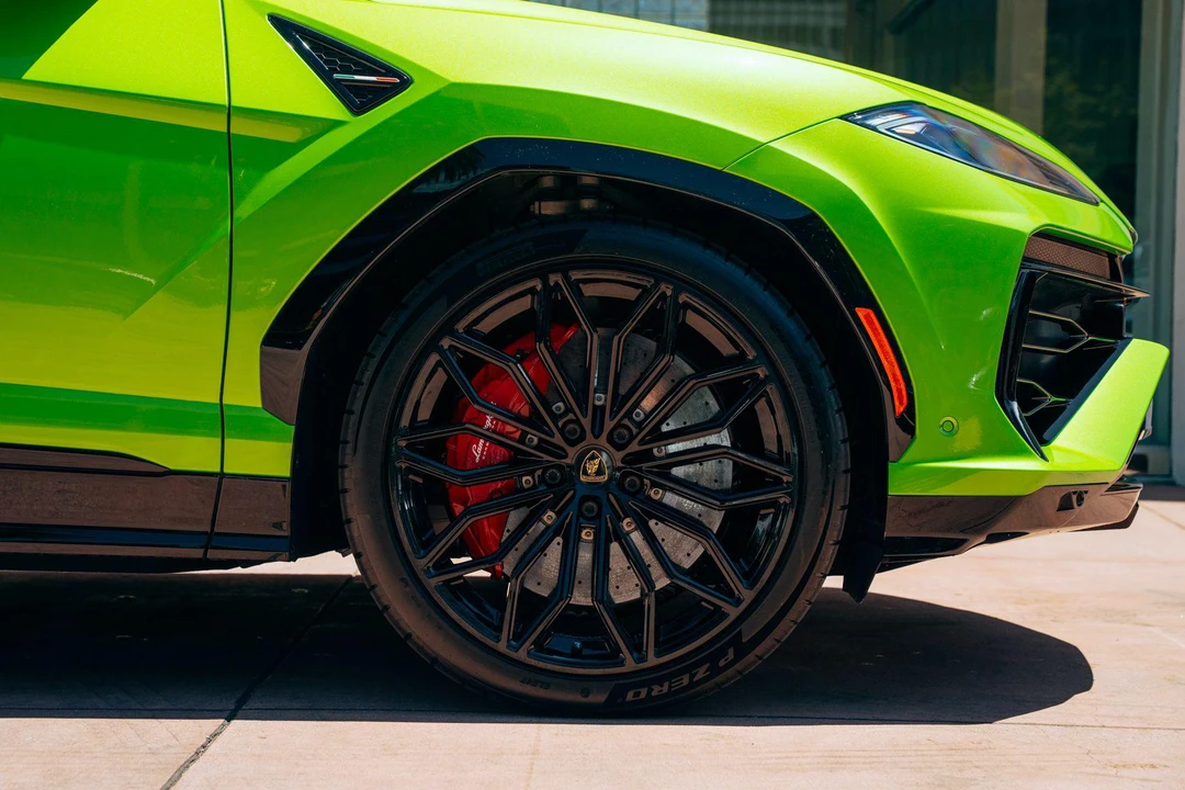 2026 Lamborghini Urus - Image 9 of 31