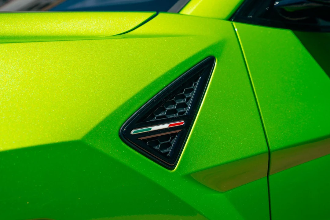 2026 Lamborghini Urus - Image 13 of 31