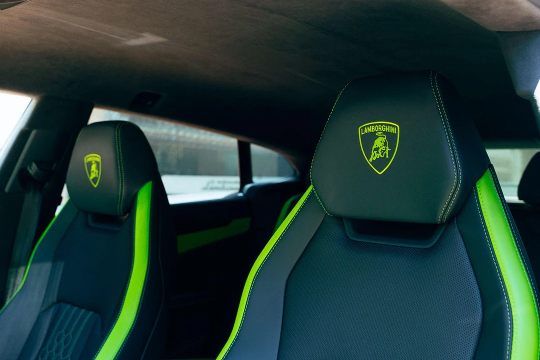 2026 Lamborghini Urus - Image 17 of 31