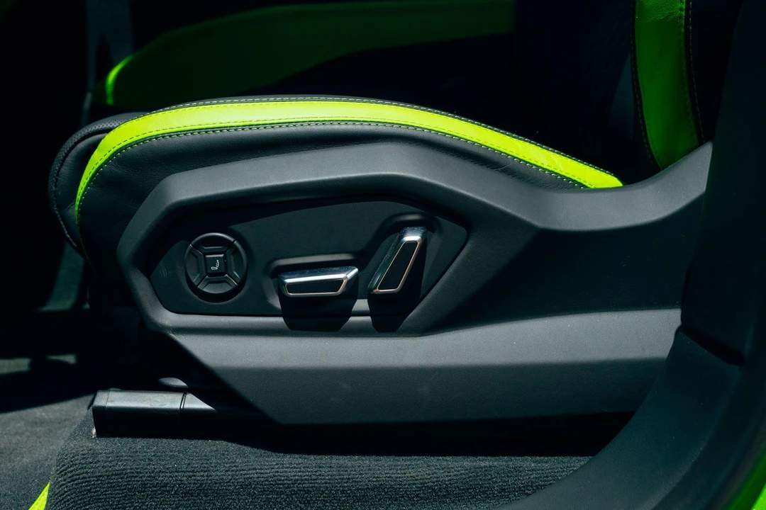 2026 Lamborghini Urus - Image 18 of 31