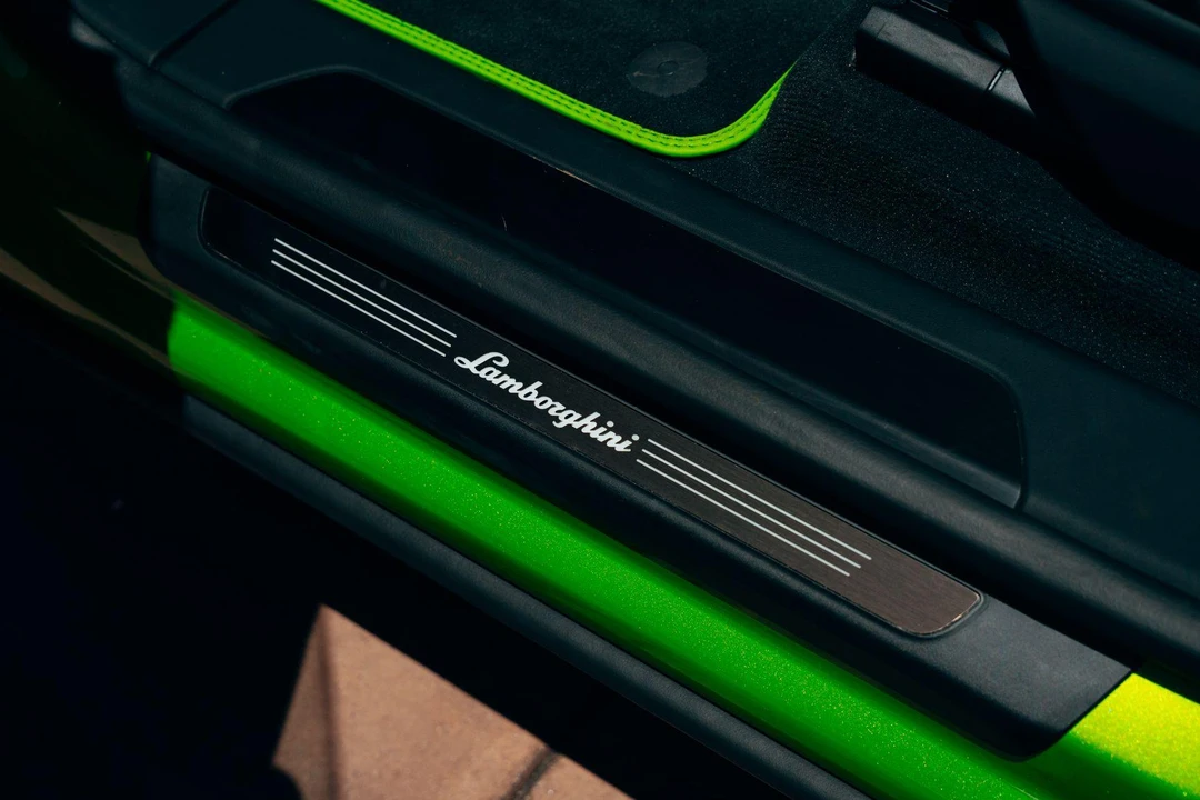 2026 Lamborghini Urus - Image 19 of 31