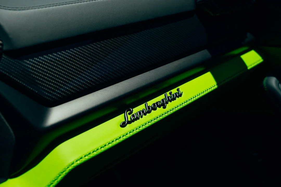 2026 Lamborghini Urus - Image 26 of 31