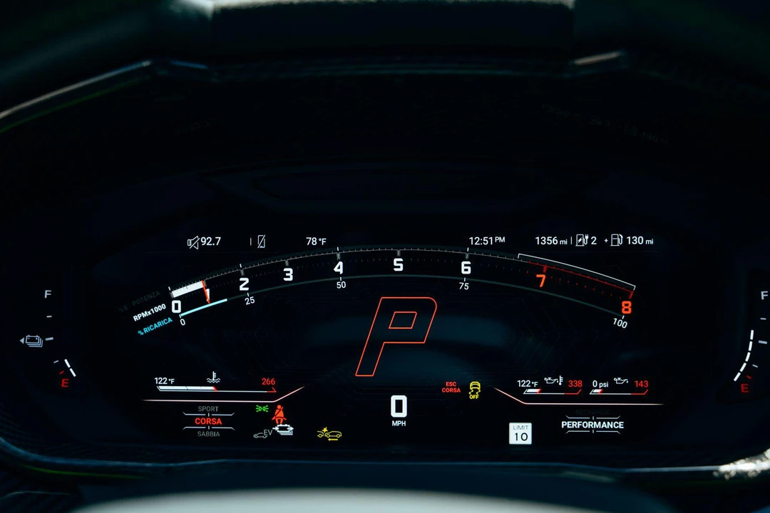 2026 Lamborghini Urus - Image 27 of 31