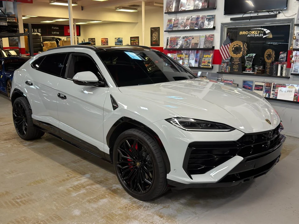 2026 Lamborghini Urus - Image 4 of 29