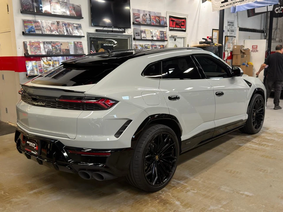 2026 Lamborghini Urus - Image 6 of 29