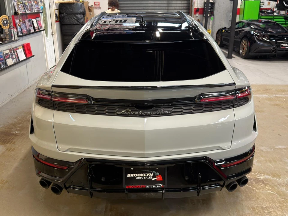 2026 Lamborghini Urus - Image 10 of 29