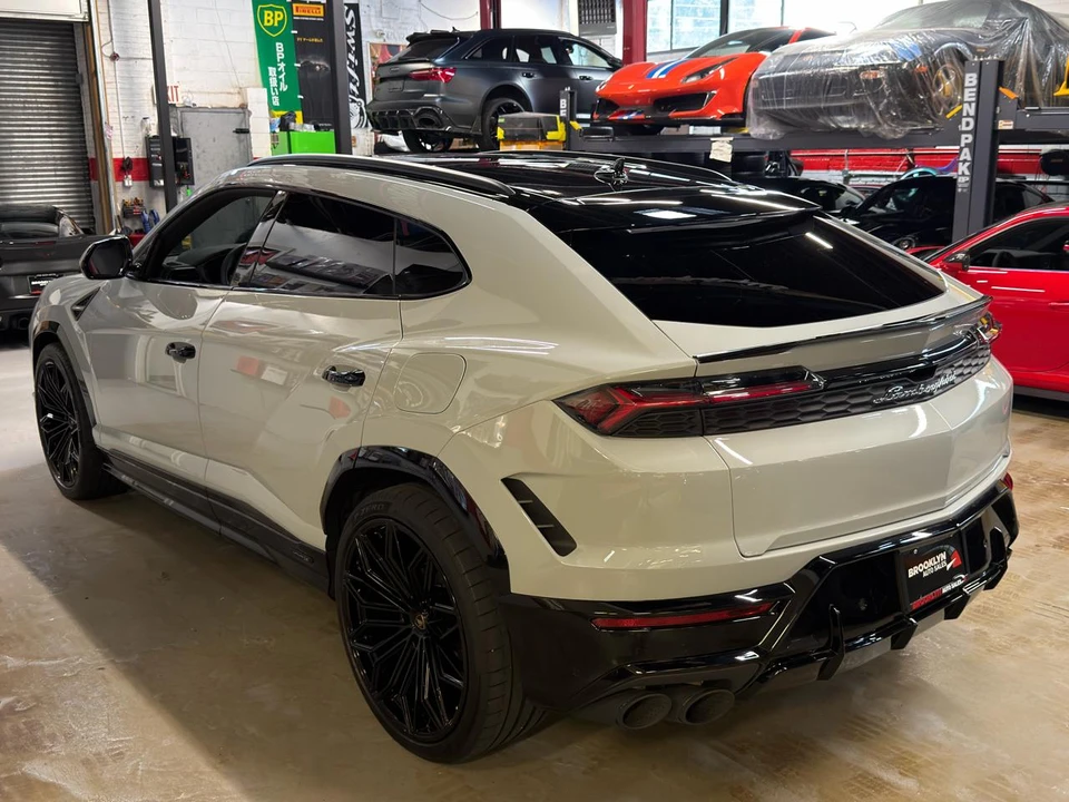 2026 Lamborghini Urus - Image 11 of 29